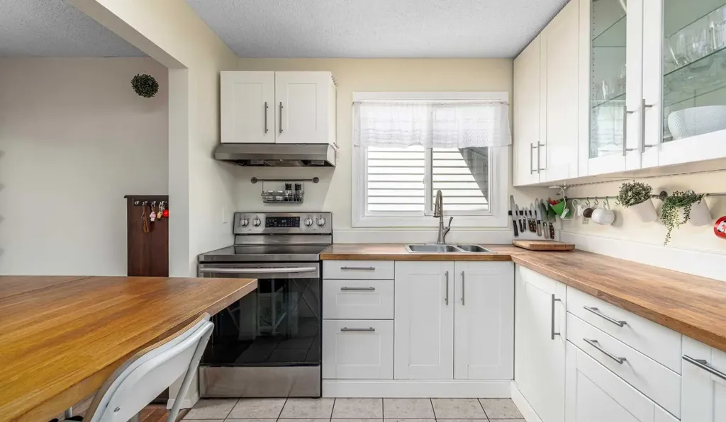 1455 Berkley Drive NW Calgary AB T3K 1T6