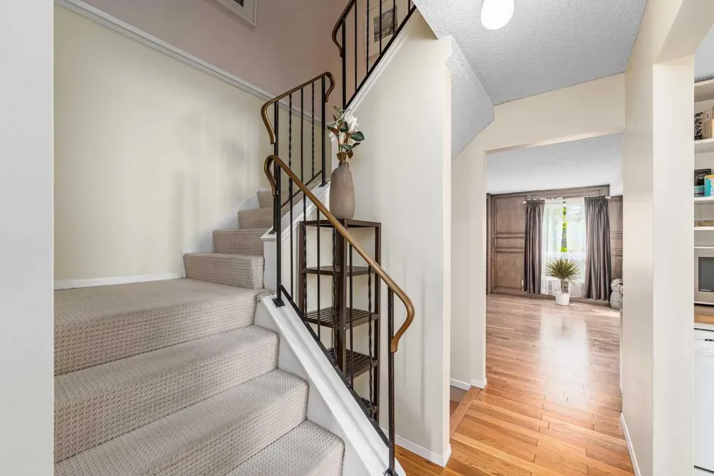 1455 Berkley Drive NW Calgary AB T3K 1T6