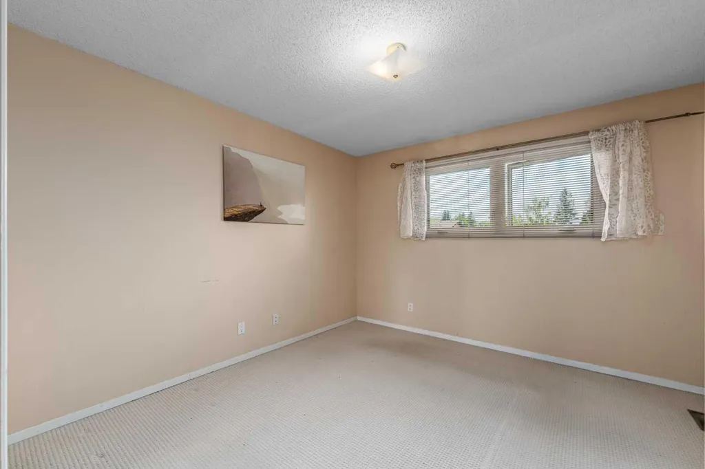 1455 Berkley Drive NW Calgary AB T3K 1T6