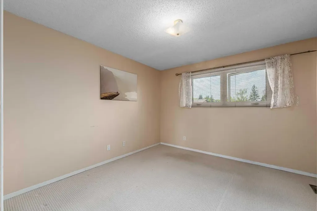 1455 Berkley Drive NW Calgary AB T3K 1T6