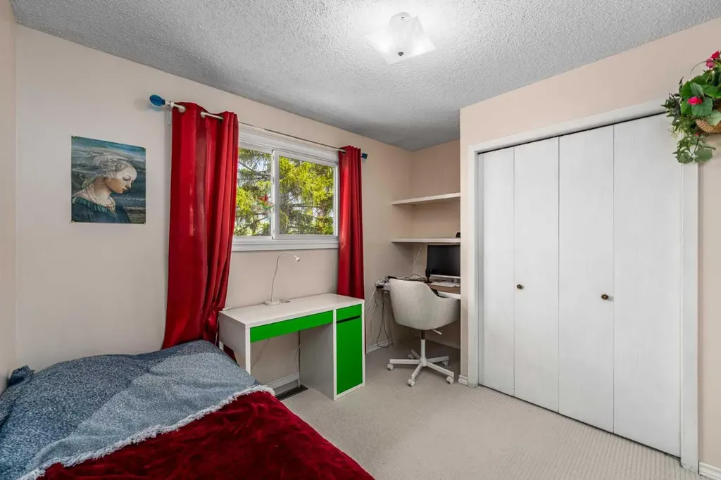 1455 Berkley Drive NW Calgary AB T3K 1T6