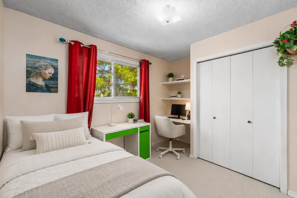 1455 Berkley Drive NW Calgary AB T3K 1T6