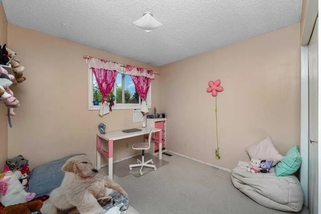 1455 Berkley Drive NW Calgary AB T3K 1T6