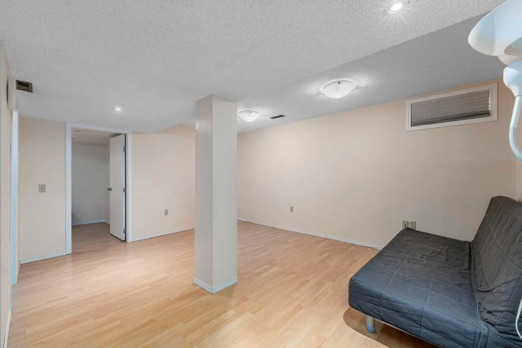 1455 Berkley Drive NW Calgary AB T3K 1T6