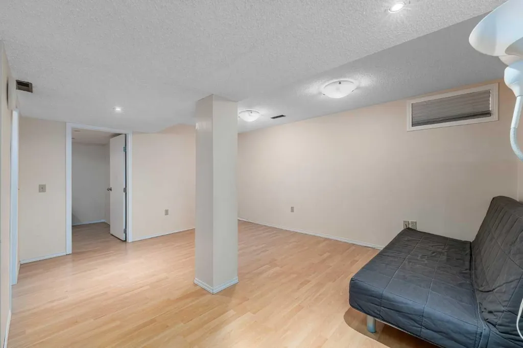 1455 Berkley Drive NW Calgary AB T3K 1T6