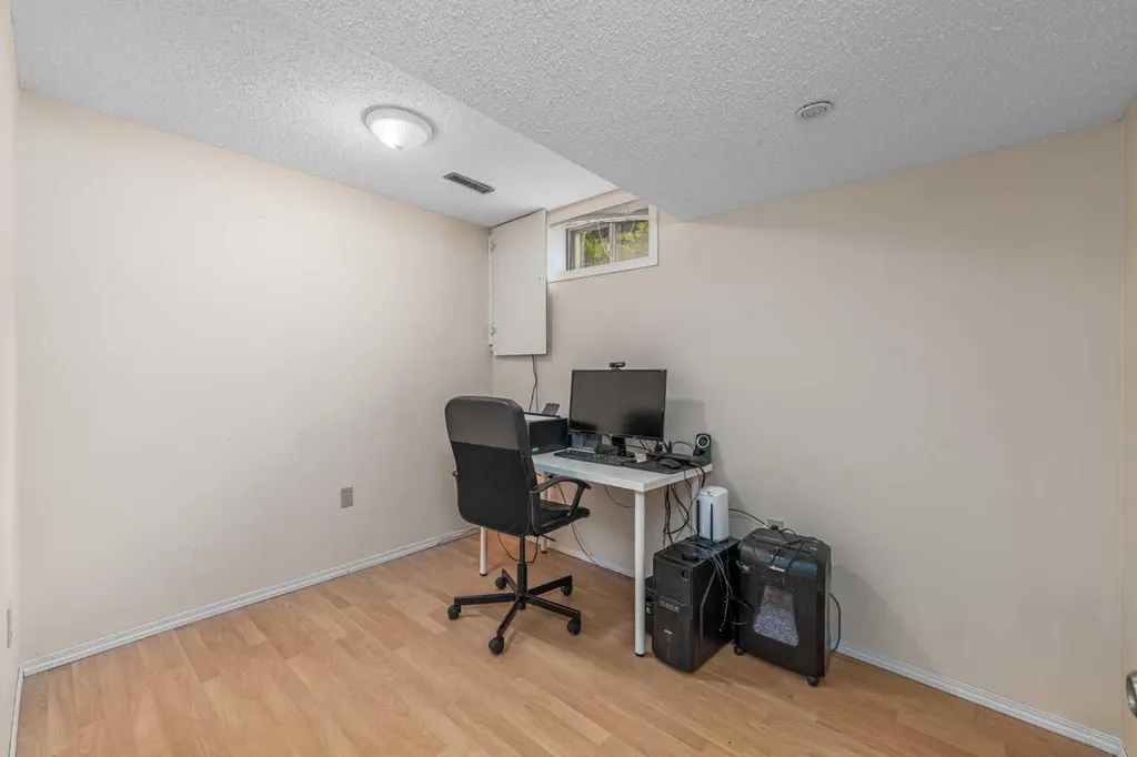 1455 Berkley Drive NW Calgary AB T3K 1T6
