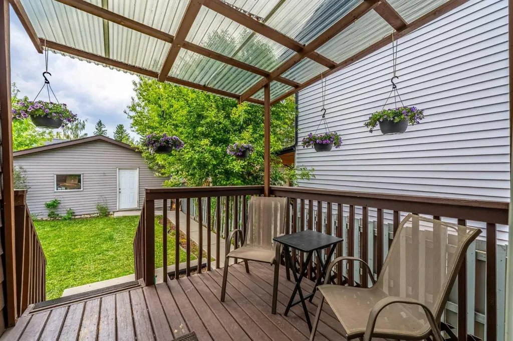1455 Berkley Drive NW Calgary AB T3K 1T6