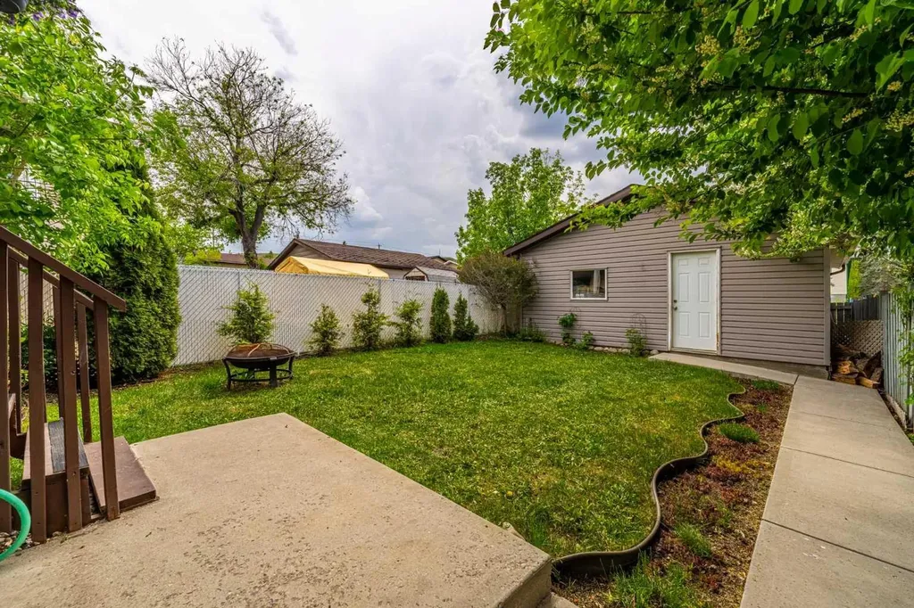 1455 Berkley Drive NW Calgary AB T3K 1T6