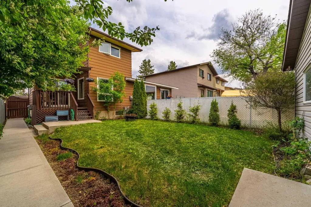 1455 Berkley Drive NW Calgary AB T3K 1T6