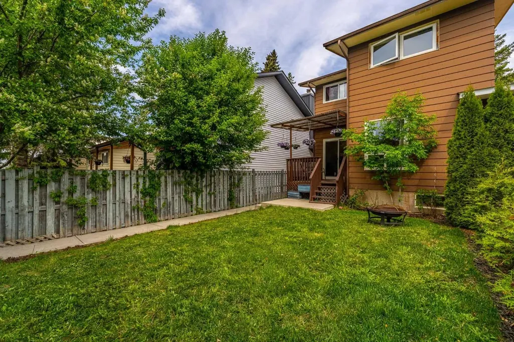 1455 Berkley Drive NW Calgary AB T3K 1T6