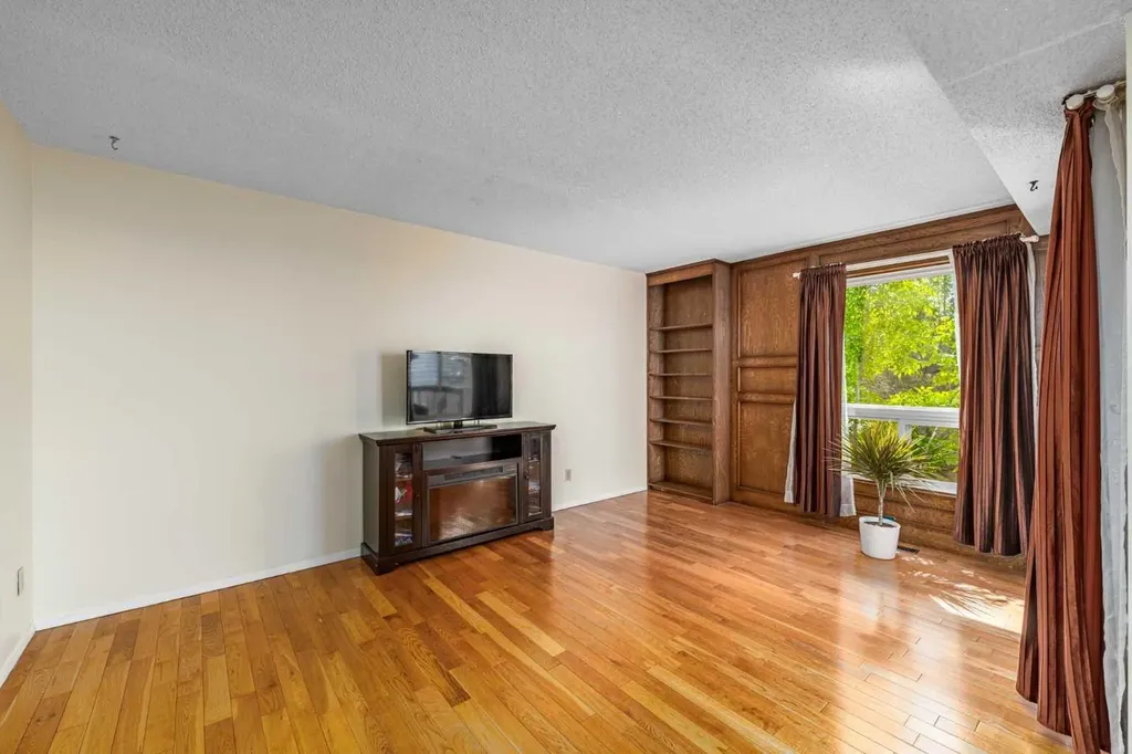 1455 Berkley Drive NW Calgary AB T3K 1T6