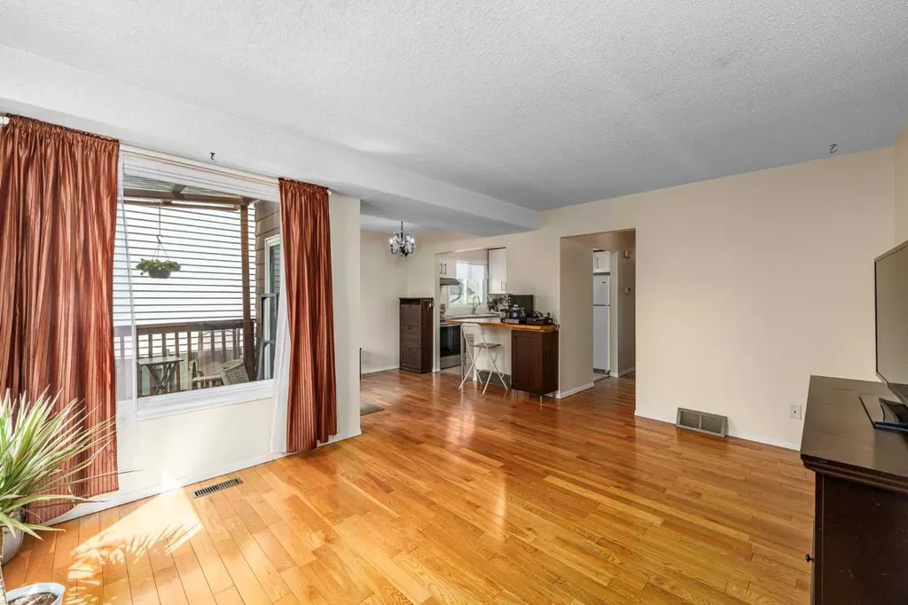 1455 Berkley Drive NW Calgary AB T3K 1T6