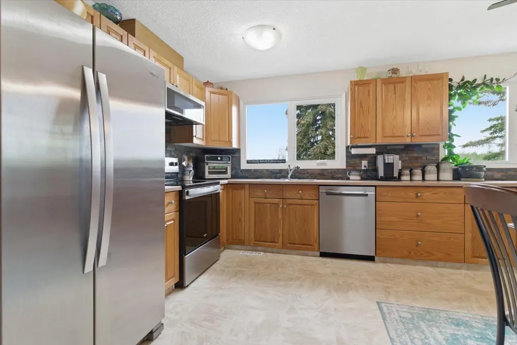 10101 99 Avenue Bezanson AB T0H0G0