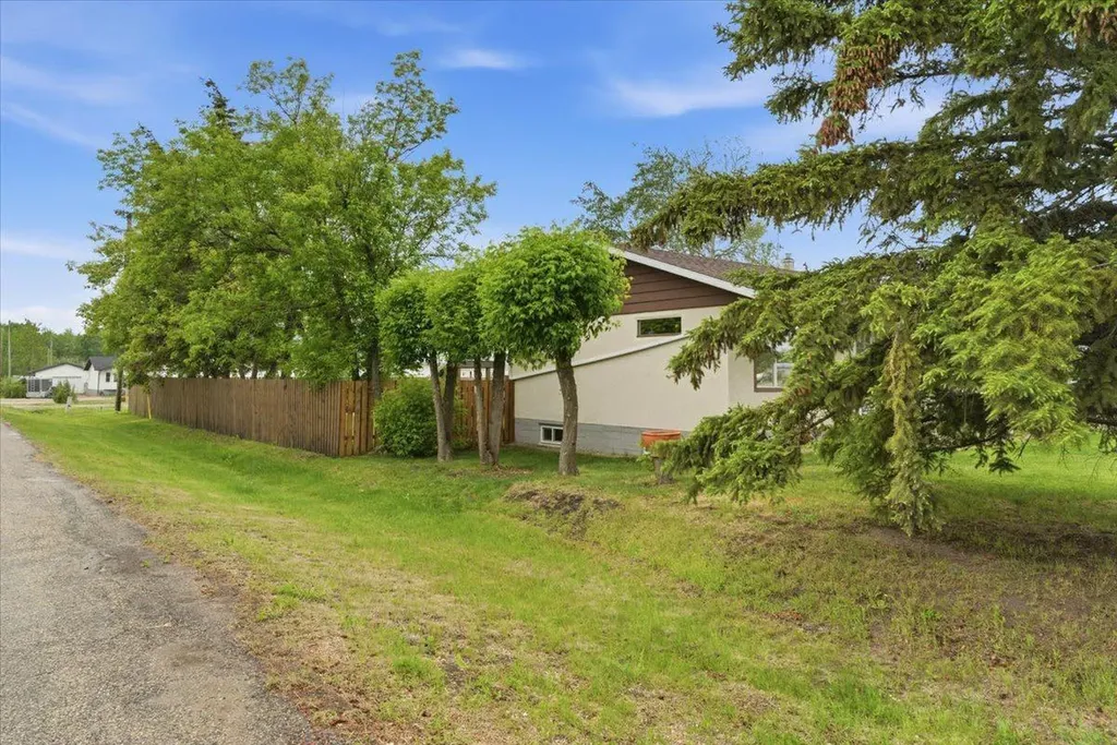 10101 99 Avenue Bezanson AB T0H0G0