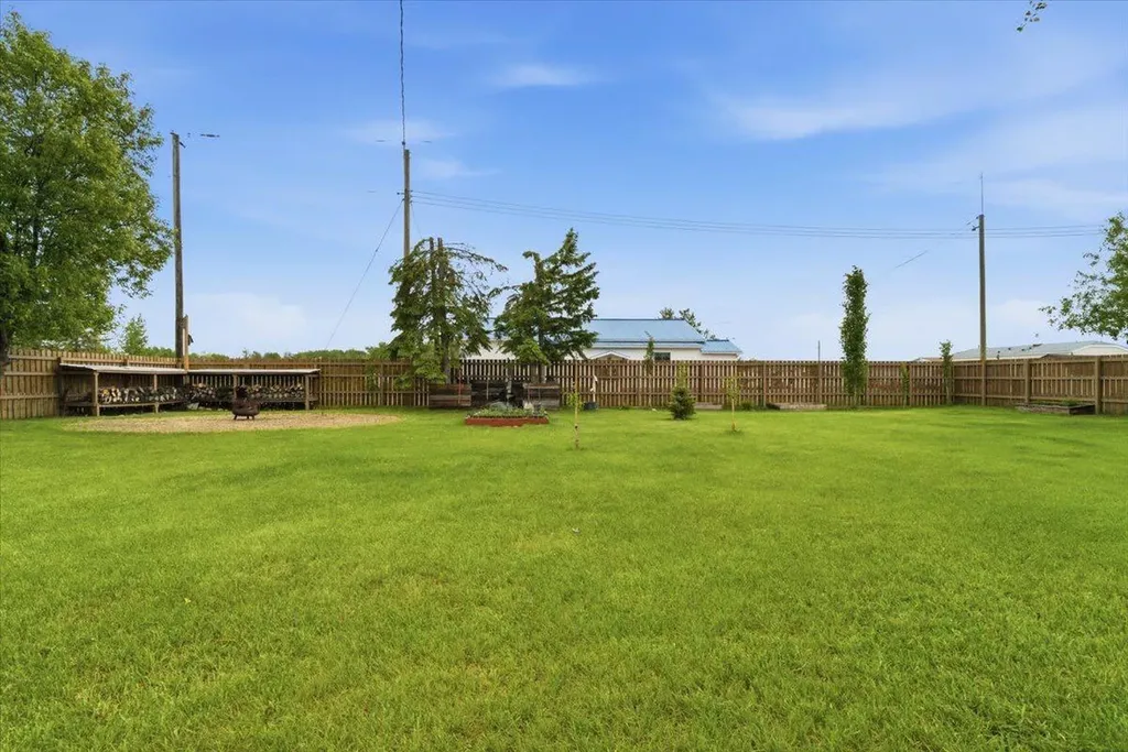 10101 99 Avenue Bezanson AB T0H0G0