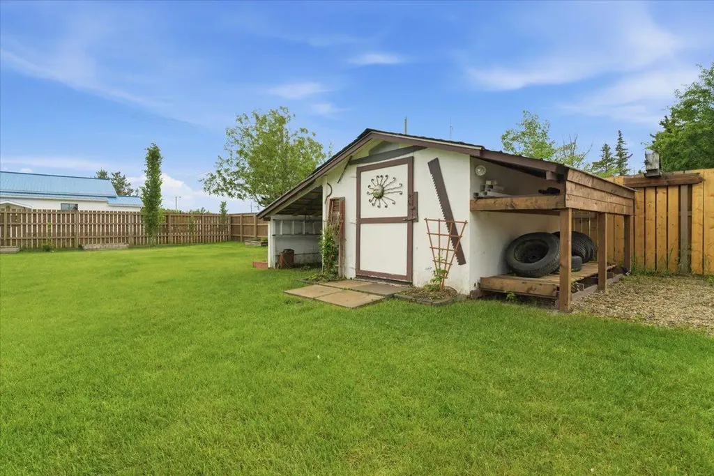 10101 99 Avenue Bezanson AB T0H0G0