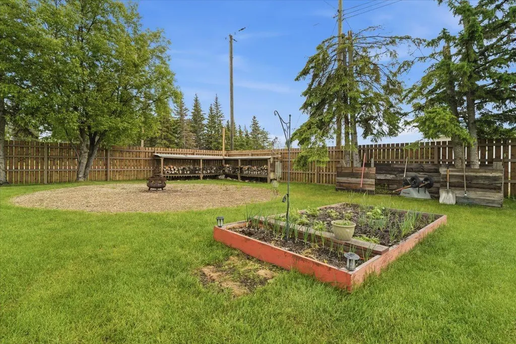 10101 99 Avenue Bezanson AB T0H0G0