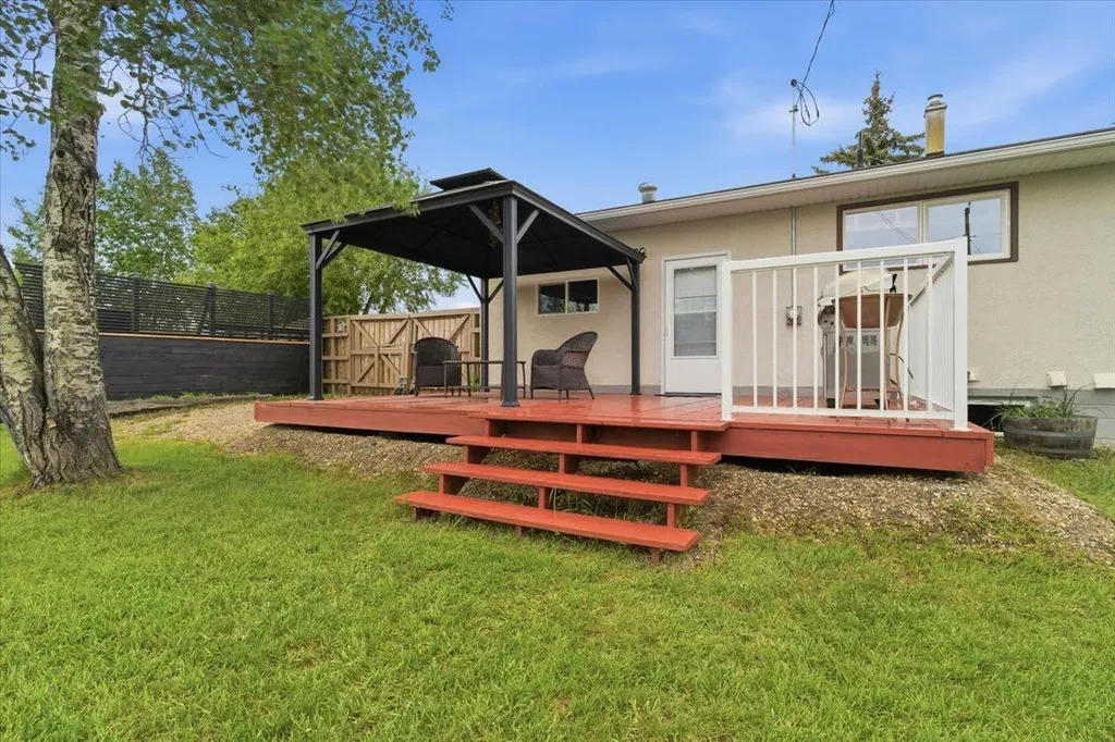 10101 99 Avenue Bezanson AB T0H0G0