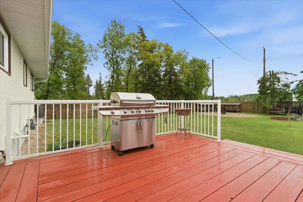 10101 99 Avenue Bezanson AB T0H0G0