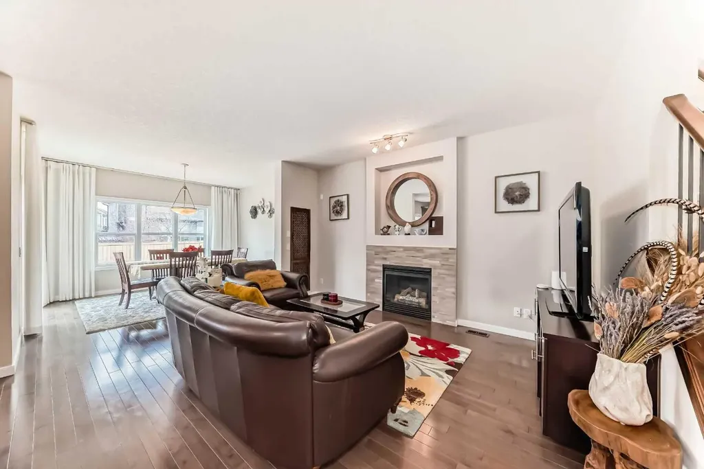 156 Cougar Ridge Manor SW Calgary AB T3H 0V4