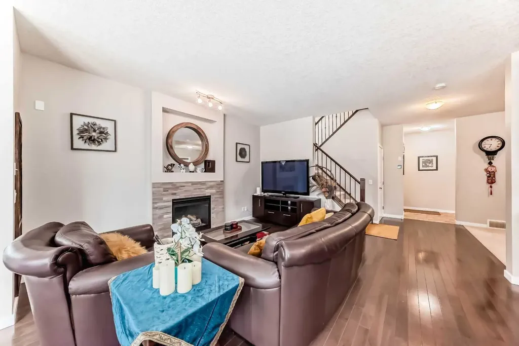 156 Cougar Ridge Manor SW Calgary AB T3H 0V4