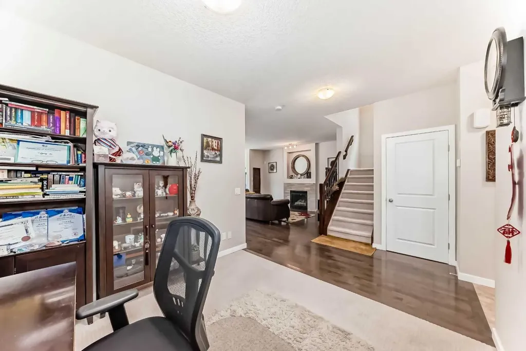 156 Cougar Ridge Manor SW Calgary AB T3H 0V4