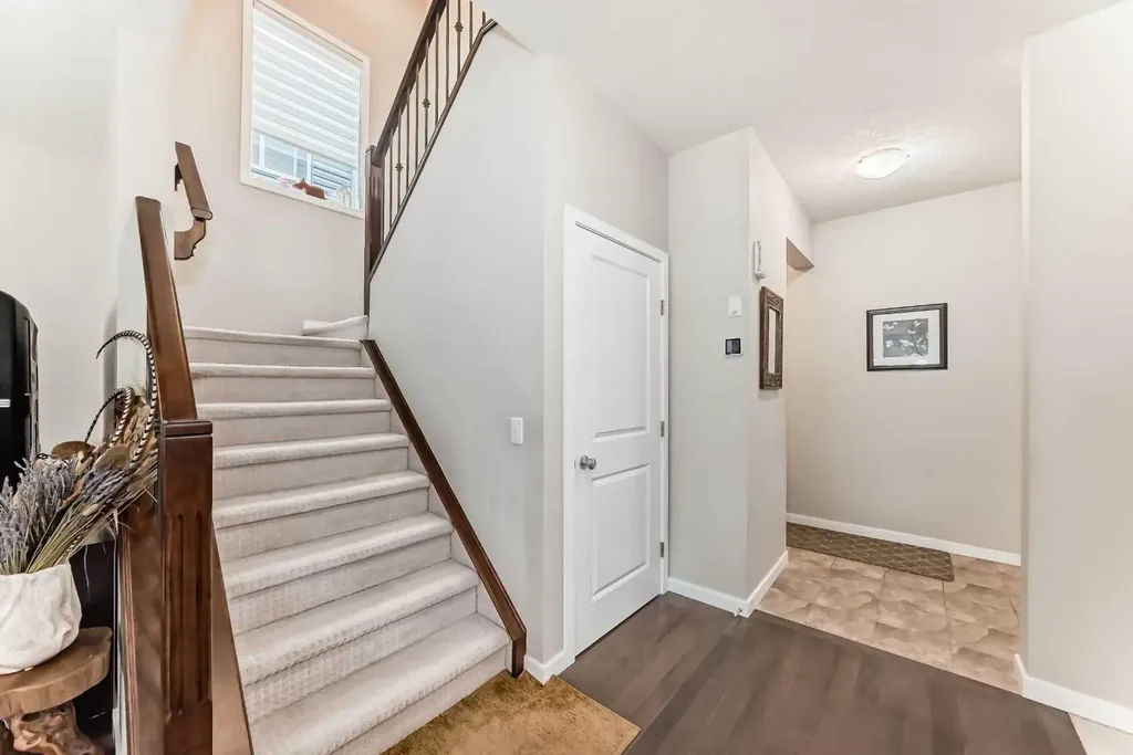 156 Cougar Ridge Manor SW Calgary AB T3H 0V4