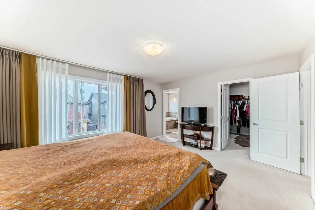 156 Cougar Ridge Manor SW Calgary AB T3H 0V4