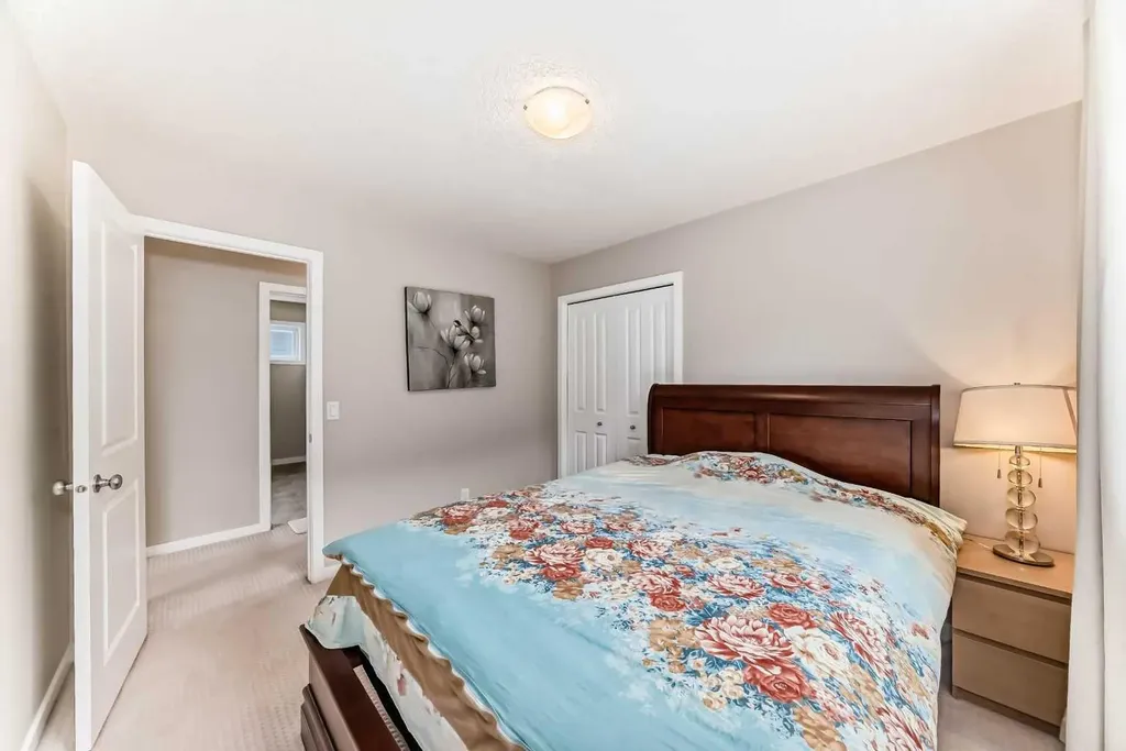 156 Cougar Ridge Manor SW Calgary AB T3H 0V4