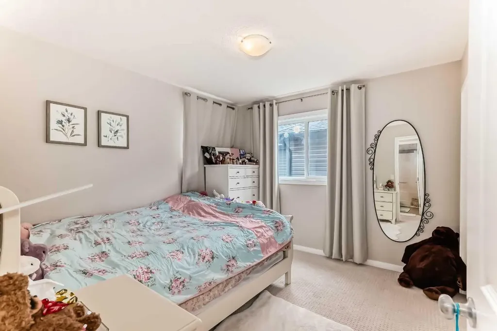156 Cougar Ridge Manor SW Calgary AB T3H 0V4