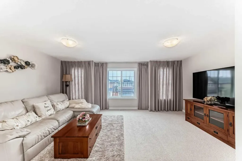 156 Cougar Ridge Manor SW Calgary AB T3H 0V4
