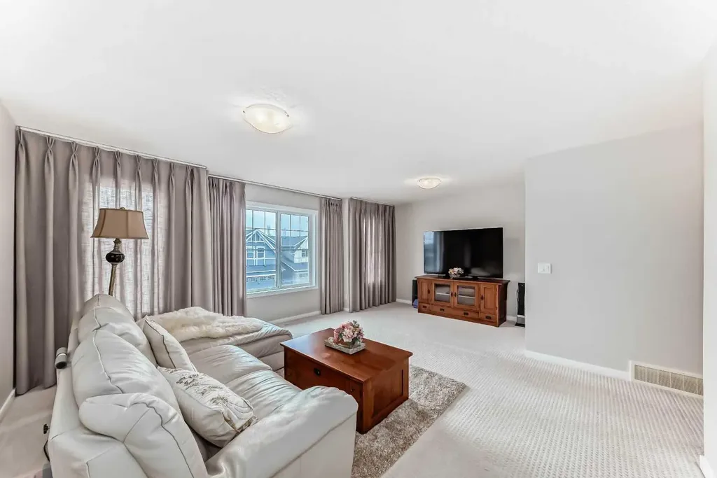 156 Cougar Ridge Manor SW Calgary AB T3H 0V4