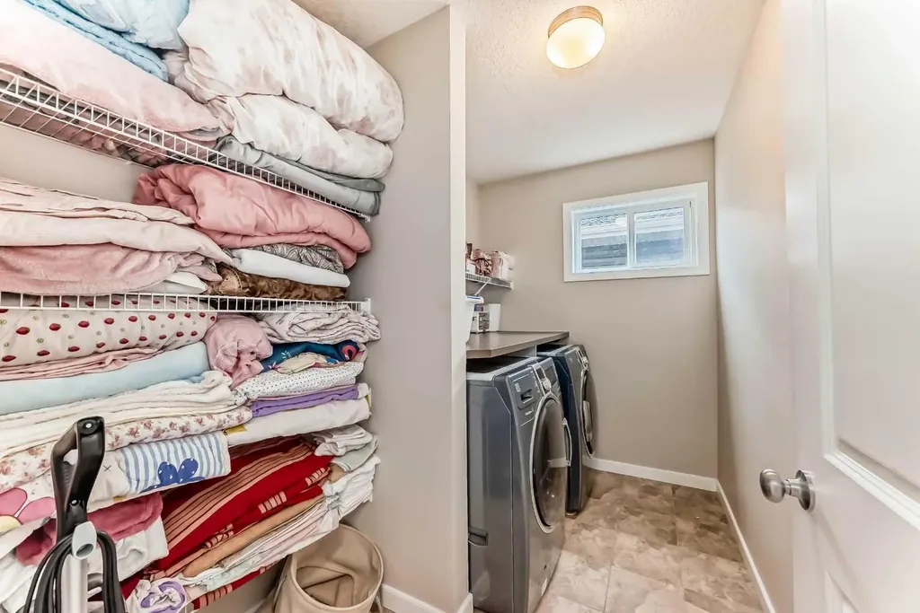 156 Cougar Ridge Manor SW Calgary AB T3H 0V4