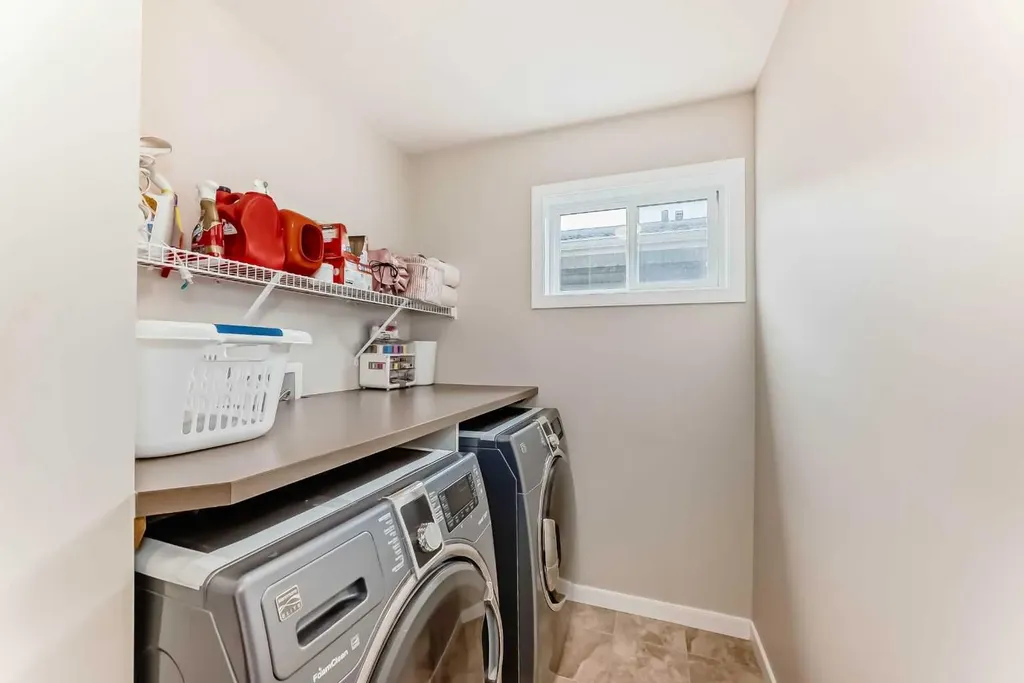 156 Cougar Ridge Manor SW Calgary AB T3H 0V4