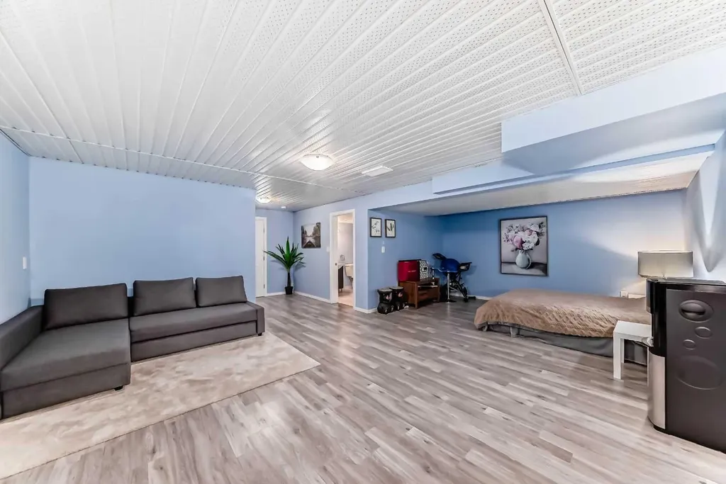 156 Cougar Ridge Manor SW Calgary AB T3H 0V4