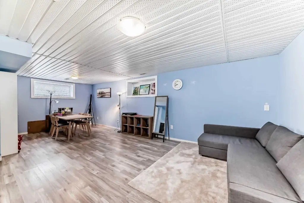 156 Cougar Ridge Manor SW Calgary AB T3H 0V4
