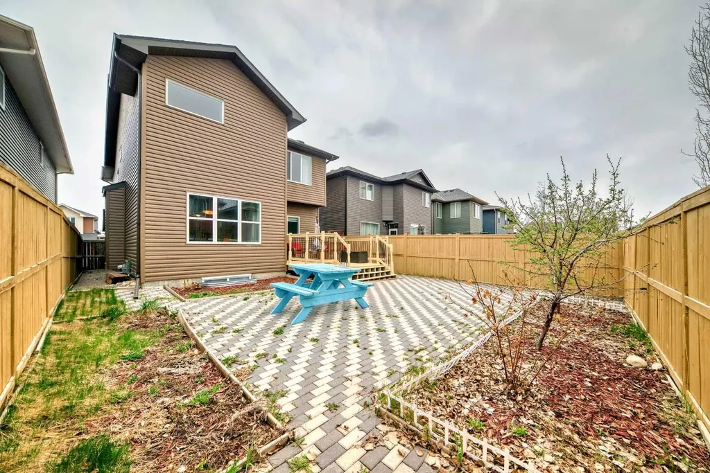 156 Cougar Ridge Manor SW Calgary AB T3H 0V4
