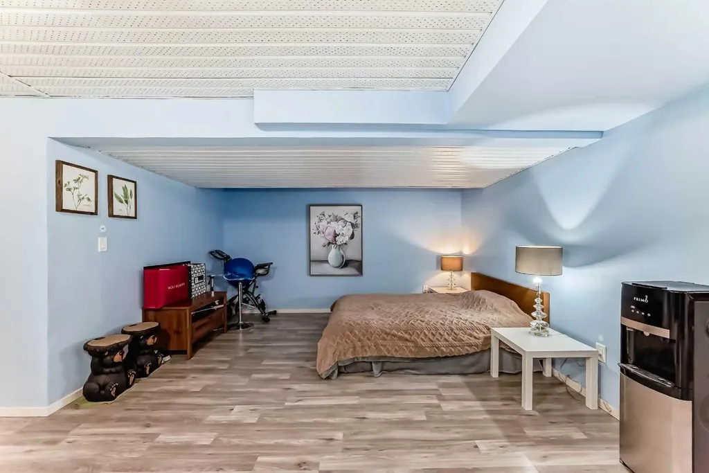 156 Cougar Ridge Manor SW Calgary AB T3H 0V4
