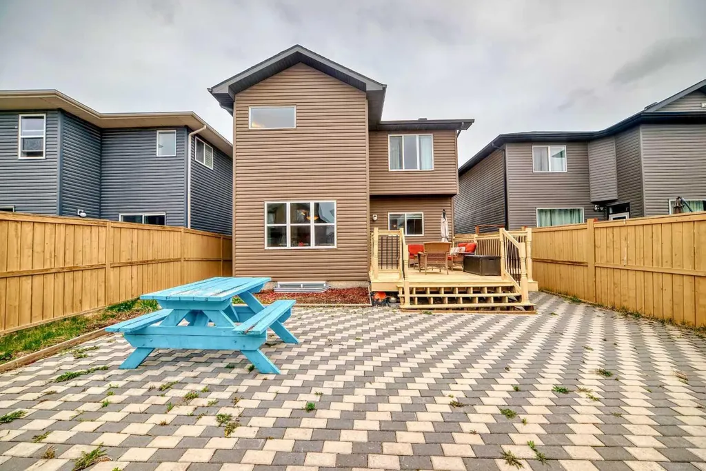 156 Cougar Ridge Manor SW Calgary AB T3H 0V4