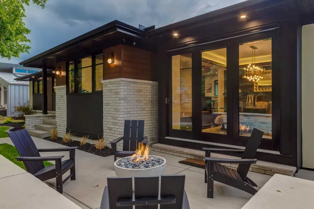 4715 15 Street SW Calgary AB T2T 4B5