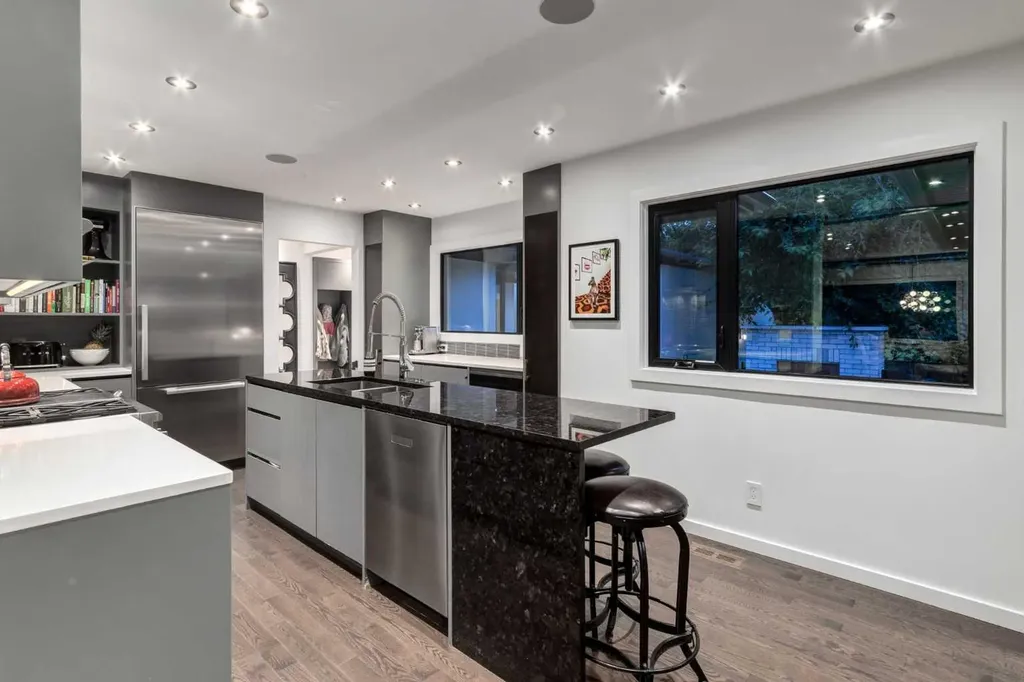 4715 15 Street SW Calgary AB T2T 4B5