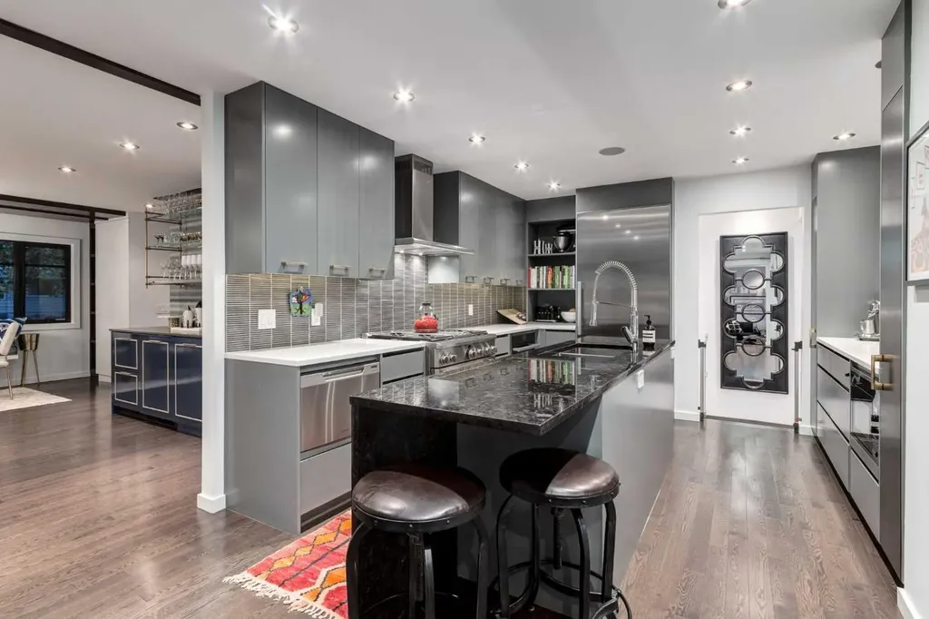 4715 15 Street SW Calgary AB T2T 4B5