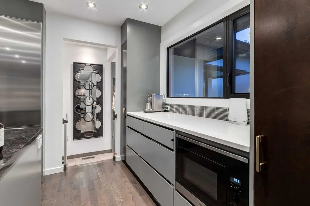 4715 15 Street SW Calgary AB T2T 4B5