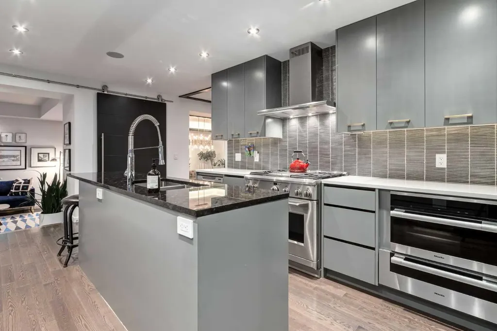 4715 15 Street SW Calgary AB T2T 4B5