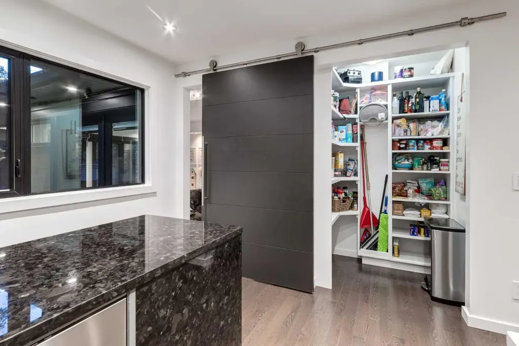 4715 15 Street SW Calgary AB T2T 4B5