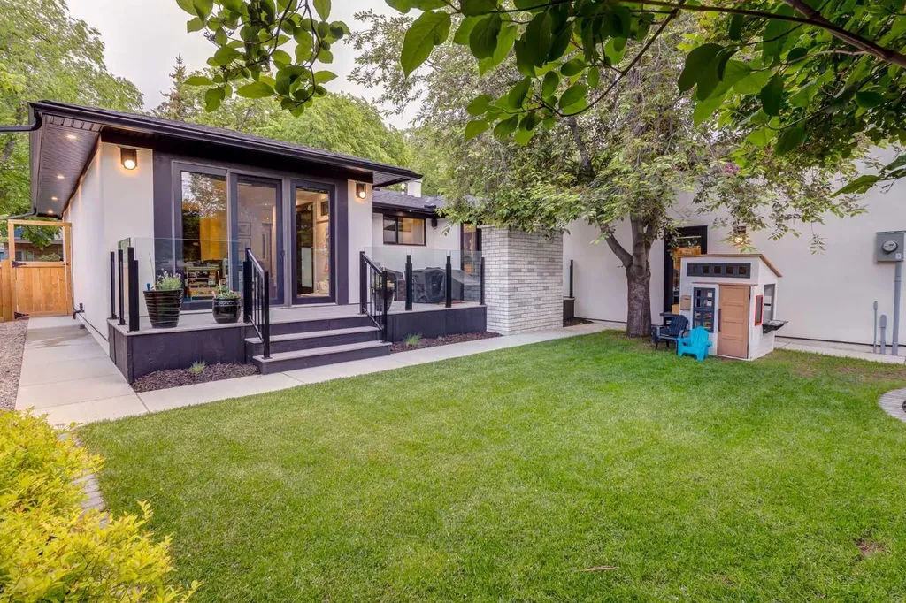 4715 15 Street SW Calgary AB T2T 4B5