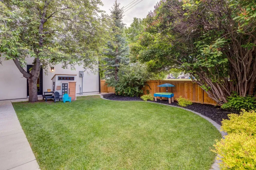 4715 15 Street SW Calgary AB T2T 4B5