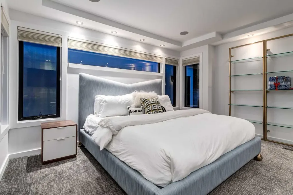 4715 15 Street SW Calgary AB T2T 4B5