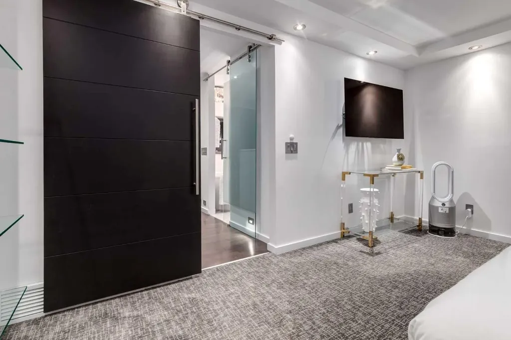 4715 15 Street SW Calgary AB T2T 4B5