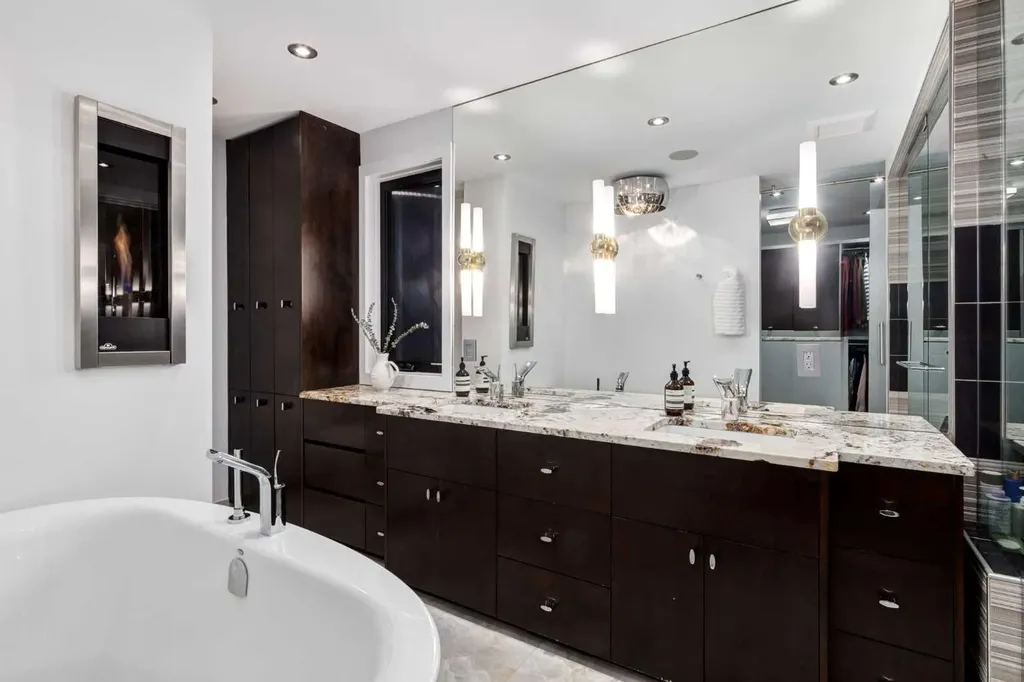 4715 15 Street SW Calgary AB T2T 4B5